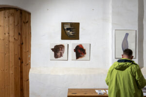 Antero Kahila, paiintings on a wall